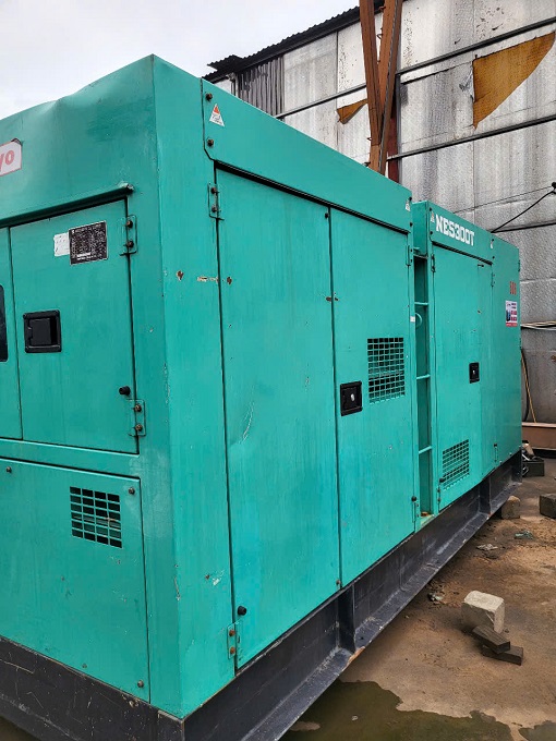 cho thuê máy phát điện nes 300kva